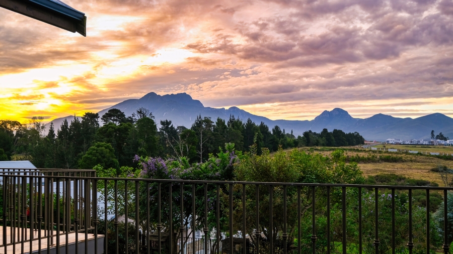 5 Bedroom Property for Sale in Kraaibosch Manor Western Cape